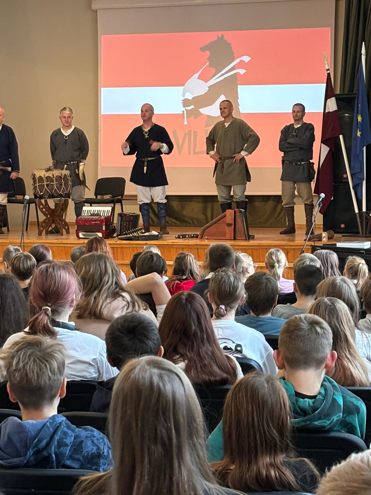 Vīru kopas "Vilki" koncerts (projekts Latvijas Skolas soma)