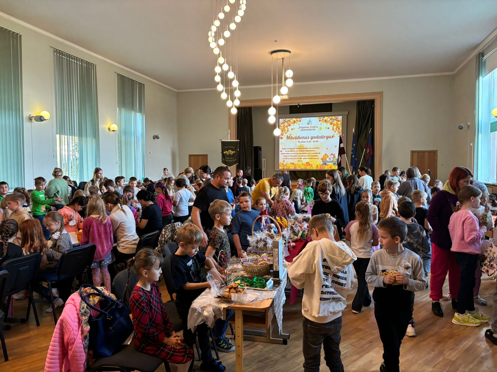 Miķeļdienas gadatirgus skolā