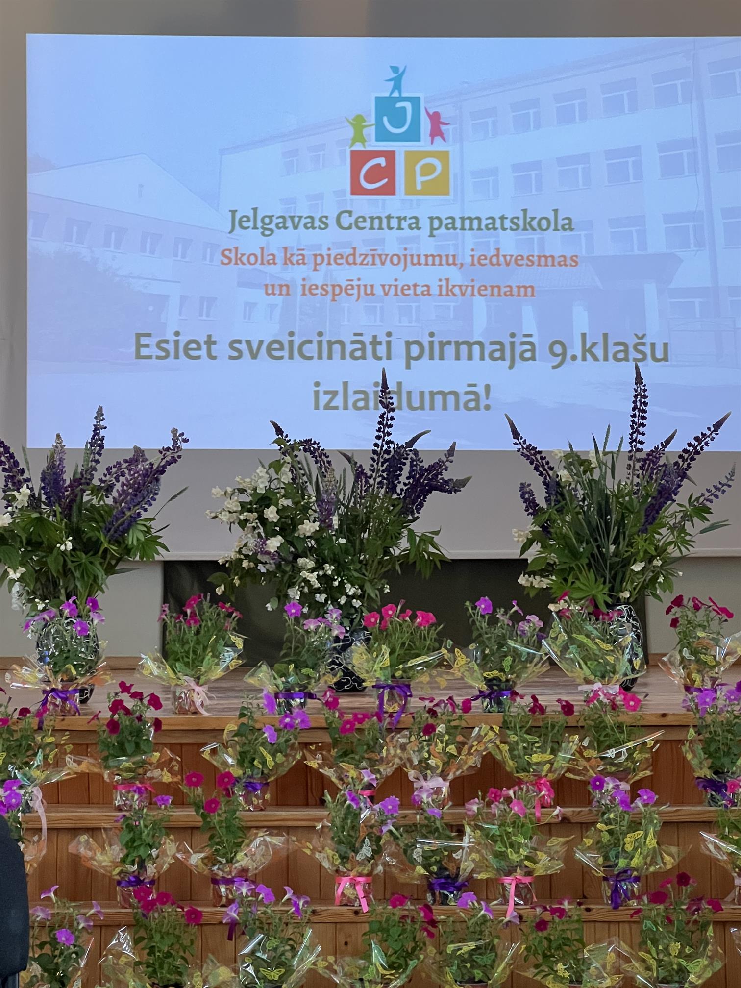 Pirmais 9.klašu izlaidums Jelgavas Centra pamatskolā