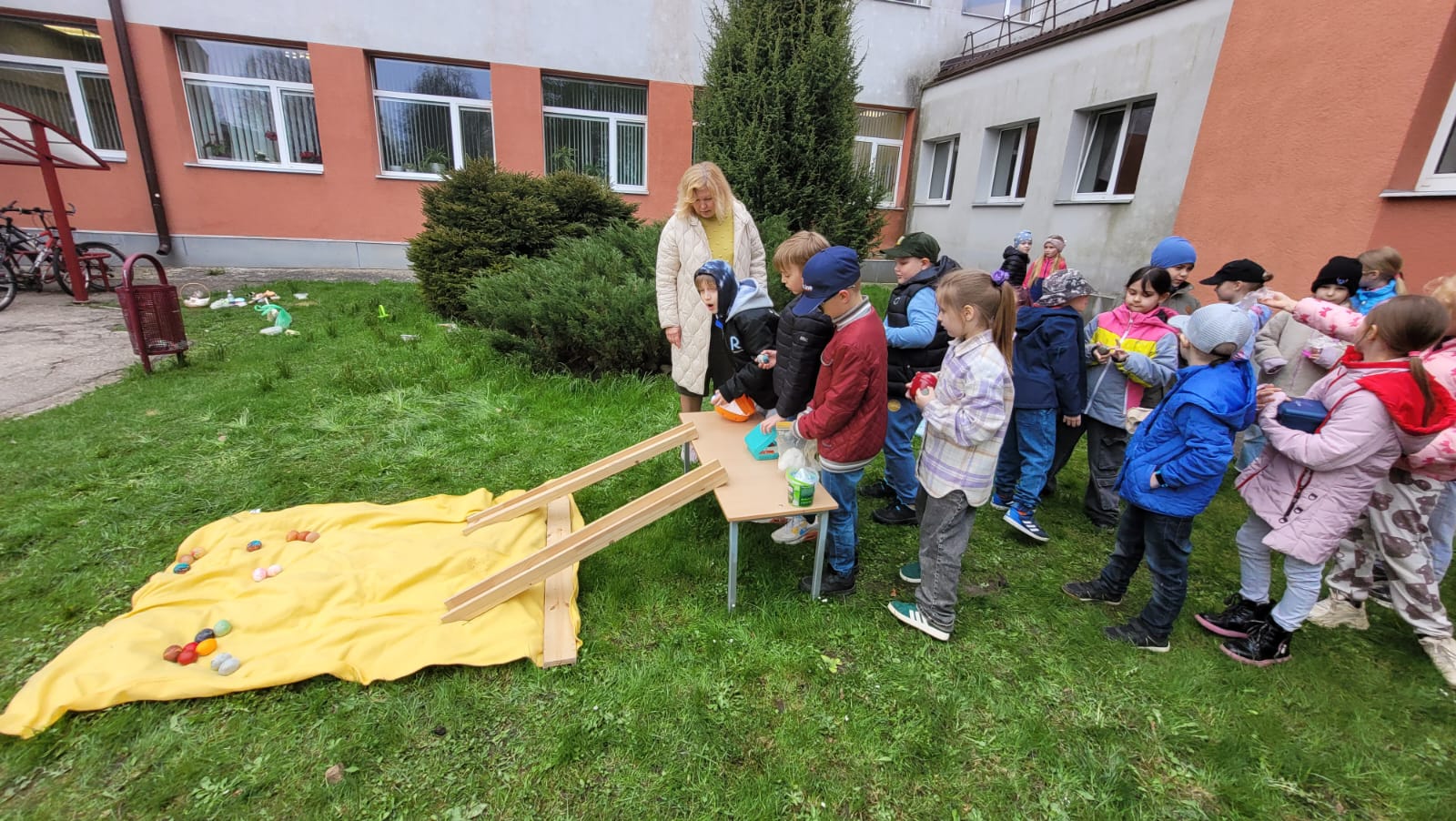 Lieldienu jampadracis skolā